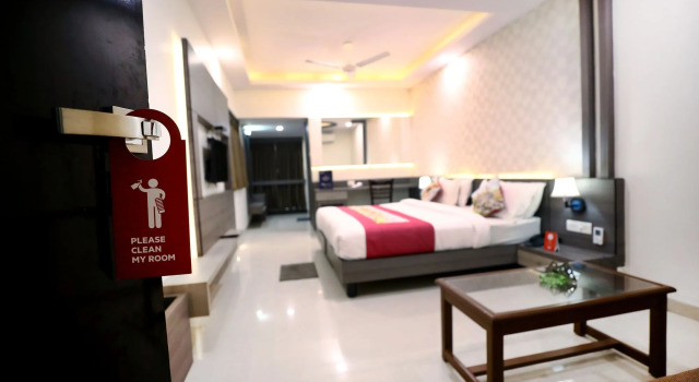 OYO Premium 095 Hamidia Road