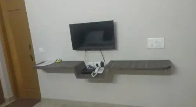 Medicare Residency By OYO Rooms, Забронировать Отель Гургаон Gurgaon Region, рядом с Apollo Tyres Ltd