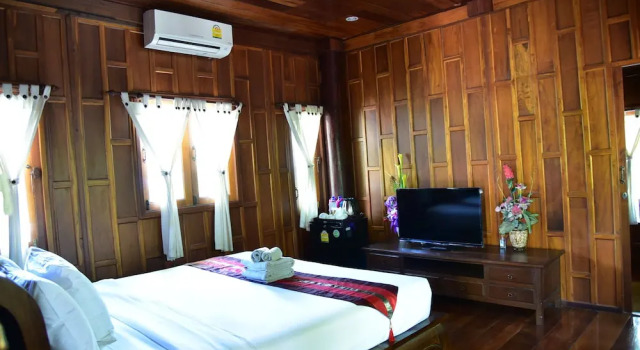 Бунгало с красивым видом из окна At Home Resort