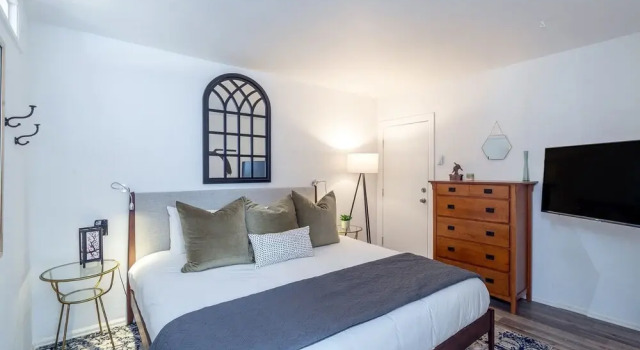 Comfort, Style, Short Walk To Town Park & Gondola 1 Bedroom Condo by RedAwning