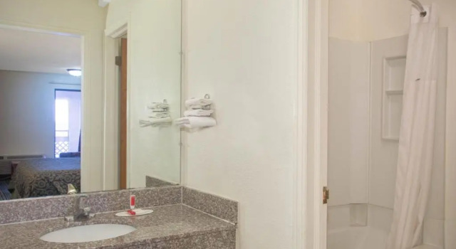 Двухместный номер Business Days Inn Wichita West