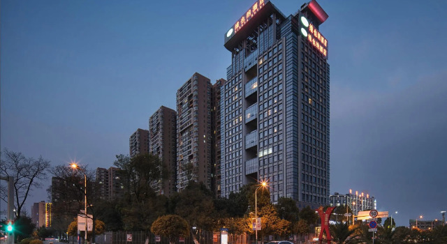 Vienna Hotel (Qujing High Speed Railway Station Wuguanyi Center), Rezerwuj Hotel Hotele w Qujing z parkingiem, Parking