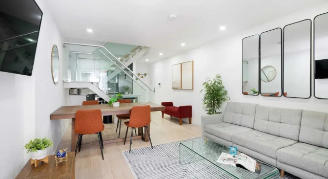 Апартаменты Deluxe 244 East Apartments