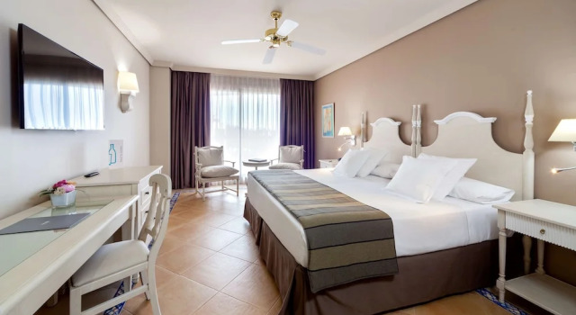 Номер Superior с видом на поле для гольфа Barceló Marbella