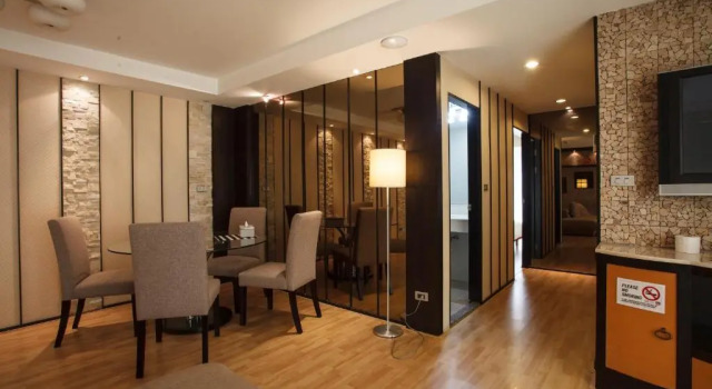 2A - 2 Bedroom Downtown Apartment With Shared Pool, Забронировать Апартаменты/квартира Отели Бангкока с бассейном, рядом с Улица Сой Ковбой, Бассейн