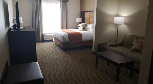 Люкс Deluxe Best Western Plus Hinton Inn & Suites