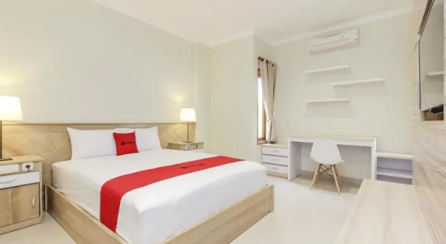 Люкс Standard RedDoorz Premium near Ragunan Zoo 2