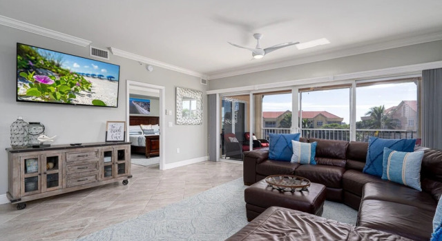 Bella Lago # 444 - 7411 Bella Lago Drive by Coastal Vacation Properties, Забронировать Апартаменты/квартира Отели Fort Myers Area с парковкой, Парковка