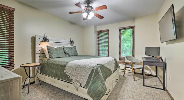 Коттедж с 3 комнатами Near Hiking & Skiing: Albrightsville Home w/ Deck!