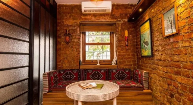 Stylish Home With a Book Collection Near Taksim, Varaa Huoneisto Hotellit Marmara-alue pysäköinnillä, Pysäköinti