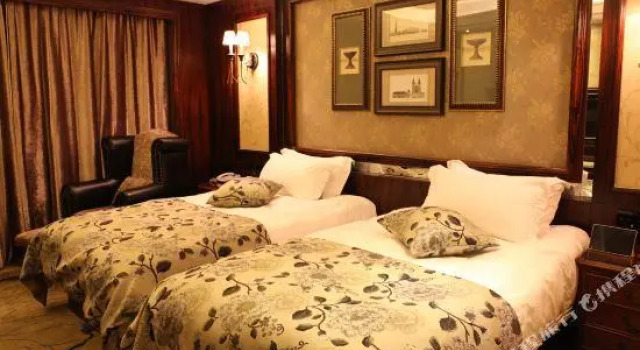 Longquan Hotel