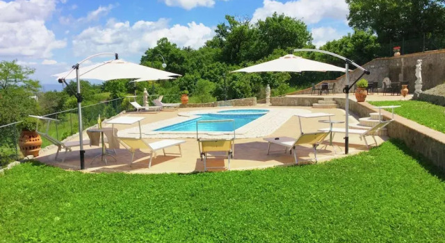 Вилла с балконом Peaceful Villa in Montefiascone with Hot Tub