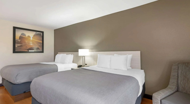 Четырёхместный номер Standard Quality Inn Valley - West Point