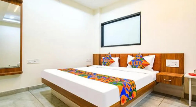 Номер Luxury FabHotel Shree Nakoda Paradise