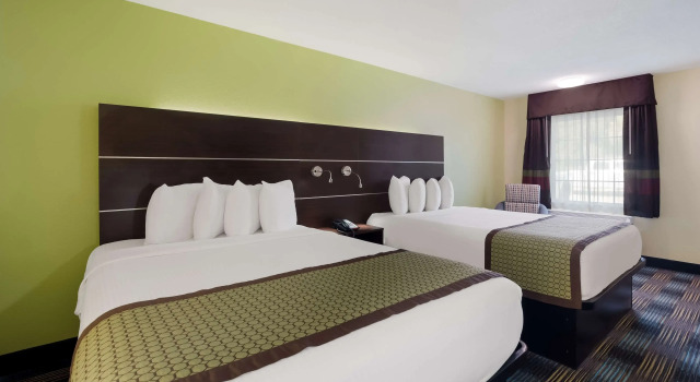 Четырёхместный номер Standard SureStay Hotel by Best Western Manning