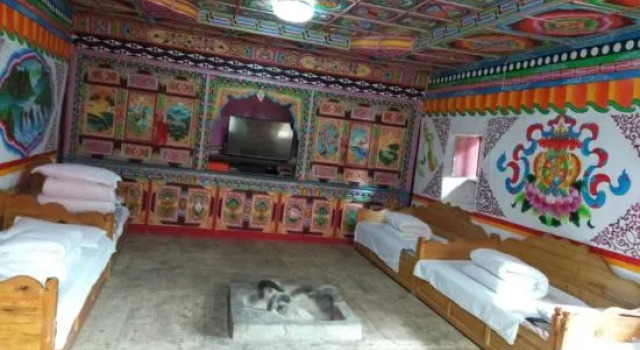 Кровать в общем номере Bobocuo Tibetan Hostel