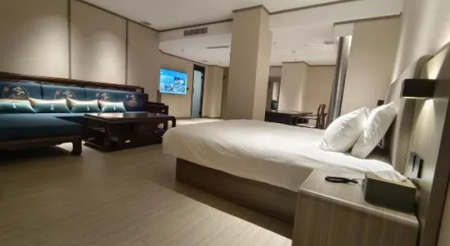Люкс HanTing Hotel (Tongliao Naiman Banner Railway Station Zhenxing Street)