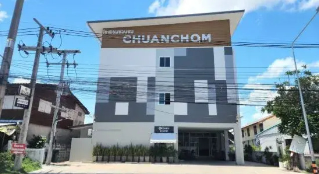 Chuanchom Hotel, Varaa Hotelli Hotellit North-Eastern Thailand pysäköinnillä, Pysäköinti