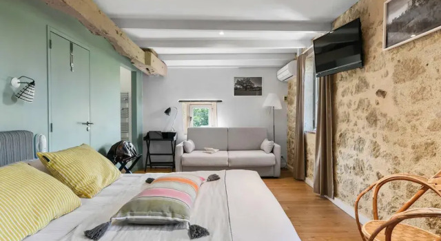 Четырёхместный семейный номер Standard Logis Hôtel La Ferme de Flaran