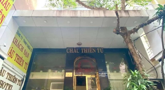 RedDoorz Chau Thien Tu 2 Hotel, Забронировать Отель Отели Танбинь с парковкой, Парковка