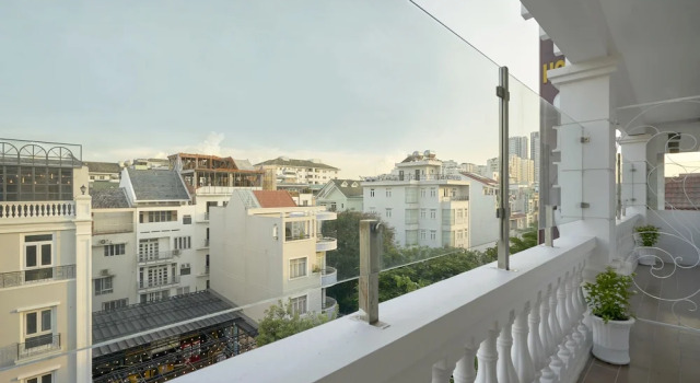 Люкс с балконом и с видом на город Sunshine Boutique Hotel Phu My Hung