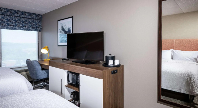 Четырёхместный номер Standard Hampton Inn Fall River/Westport