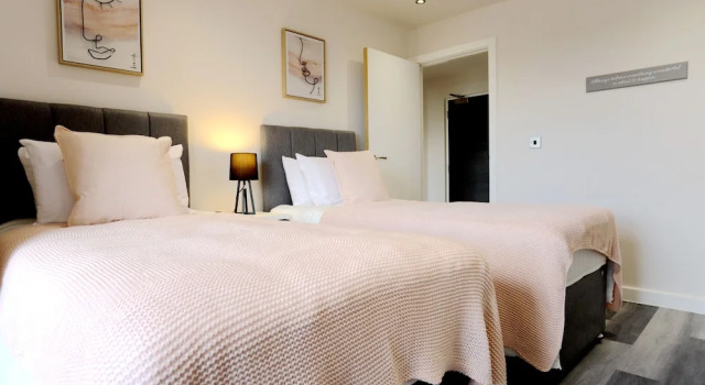 NEC Airport Interchange Apartments, Varaa Huoneisto Asunnot kohteessa Sheldon, Huoneisto