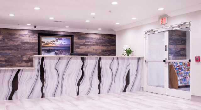 Кровать в общем номере SureStay Plus by Best Western Fort Worth Benbrook