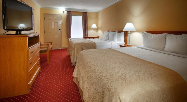 Четырёхместный номер Standard Bryson Inn