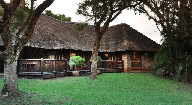 Kruger Park Lodge, Забронировать Отель Отели Хейзивью 4 звезды, рядом с Kruger Park Lodge Golf Club, 4*