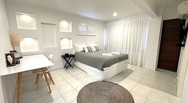 Семейный коттедж с балконом Castaway in Tugun