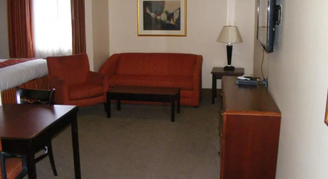 Четырёхместный номер Deluxe Ashley Quarters Hotel Airport-Cincinnati