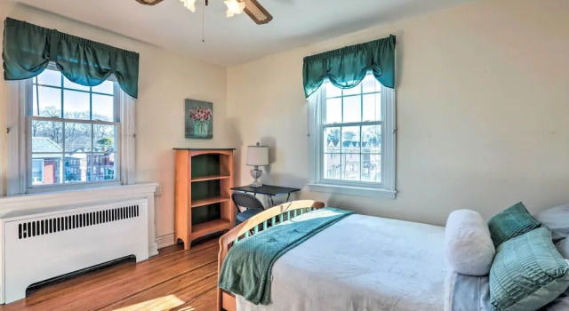 Yeadon Townhome with Porch, 7 Mi to Center City, Buchen Sie Ferienwohnung Yeadon USA