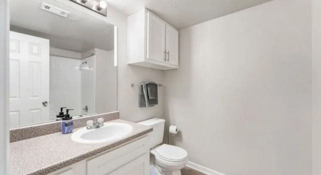Апартаменты Ideal 2BR King Suite w Gym Pool Close to Downtown