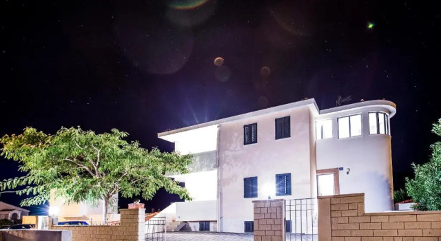 Rajcic Apartments, Varaa Huoneisto Hotellit Split-Dalmatia pysäköinnillä, Pysäköinti