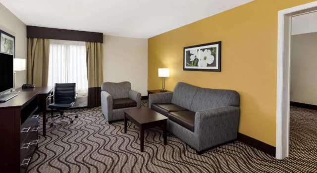 Люкс La Quinta by Wyndham LaGrange / I-85