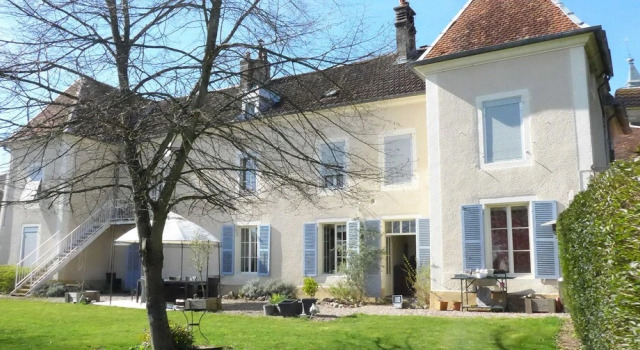 Petit Château Armand Bourgoin  B & B, Book Hotel Hotels in Burgundy with a Pool, Swimming Pool