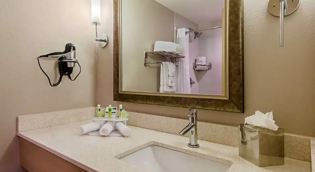 Четырёхместный люкс c 1 комнатой Holiday Inn Express Fairhope - Point Clear by IHG