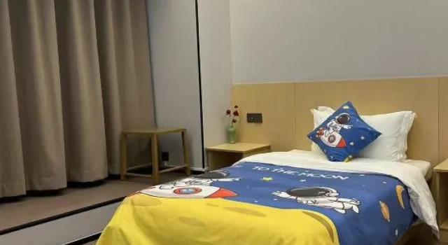 Семейный тент Moshang Qingya Hotel (Tianshui Ancient City Lantian City Square Branch)
