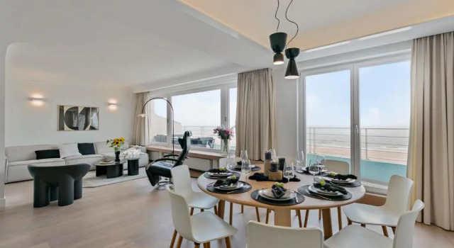 Апартаменты Stunning fully renovated apartment with panoramic sea-view in 't Zoute with 2 parkings