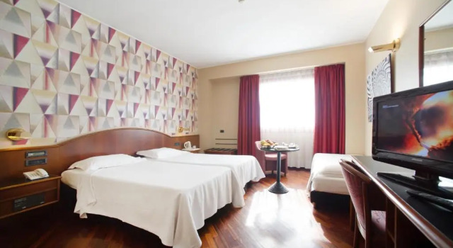 Трёхместный номер Comfort Abacus Hotel