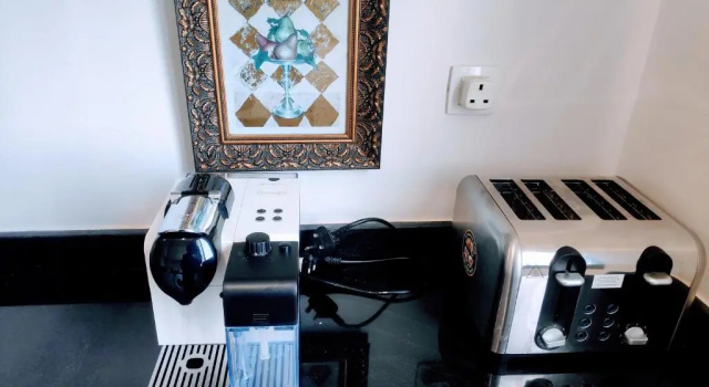 Апартаменты La Marina Luxury Apartment Fully Furnished Free WiFi, High Standard Residence, Swimming Pool View, Amazing Prime Location Close to Restaurants, Transport, Beach