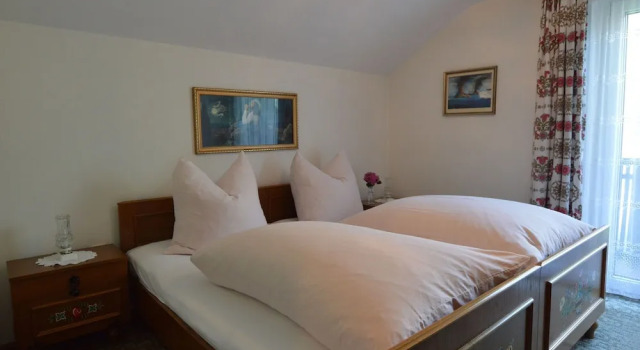 Modern Holiday Home in Sankt Anton im Montafon With Terrace, Prenota Hotel Hotel a Vorarlberg con parcheggio, Parcheggio