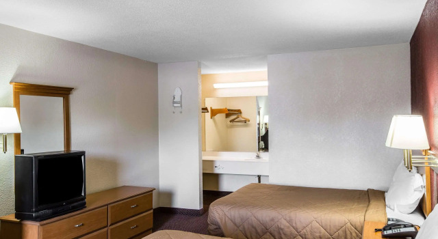 Четырёхместный номер Standard Rodeway Inn Expo Center