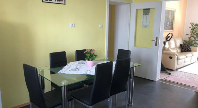 Apartma Mahnič, Prenota Hotel Postumia Notranjska