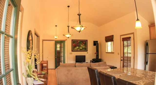 Hale Mauna Loa - Kuuipo Cottage, Забронировать Дом для отпуска Коттеджи Волкейно, Коттедж