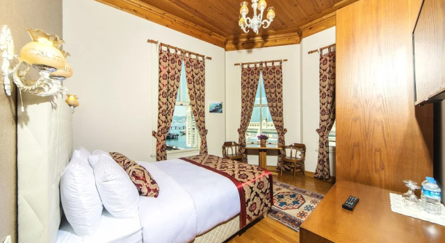 Двухместный люкс Mom Hotel