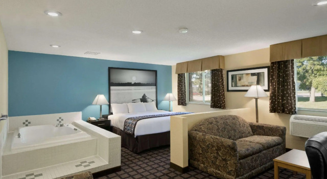 Двухместный люкс с красивым видом из окна Fairview Inn & Suites Whitewater