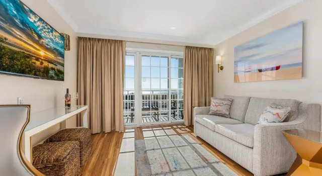 Четырёхместный номер Standard с видом на океан La Mer Beachfront Resort