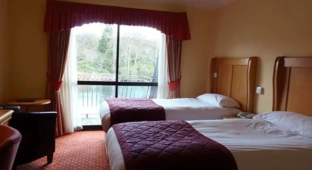 Номер Standard Lakeside International Hotel
